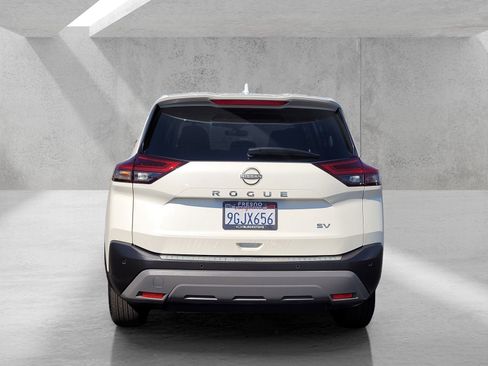 Used 2023 Nissan Rogue SV image 5