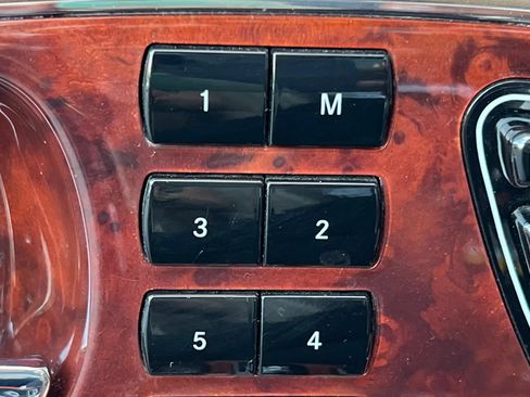 Used 2004 Maybach 57 RWD image 48