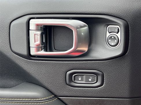 New 2025 Jeep Gladiator High Tide image 17