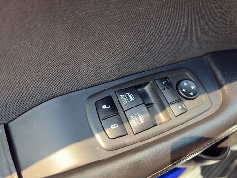 Used 2022 Dodge Challenger SXT RWD image 23