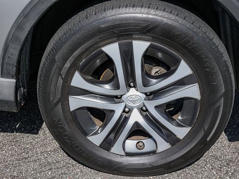 Used 2016 Toyota RAV4 LE image 13