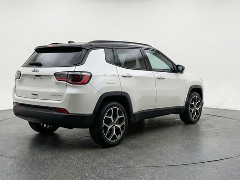 Used 2025 Jeep Compass Limited AWD/4WD image 9