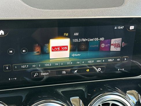 Used 2021 Mercedes-Benz GLB 250 4MATIC image 23