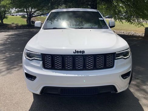 Used 2020 Jeep Grand Cherokee Altitude RWD image 6