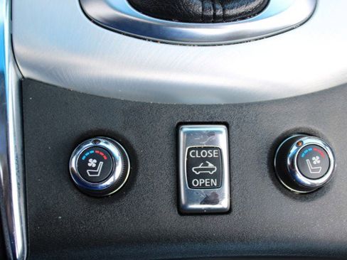Used 2014 INFINITI Q60 Convertible w/ Premium Package RWD image 38