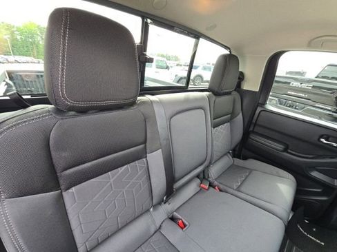 Used 2025 Nissan Frontier SV w/ SV Convenience Package RWD image 13