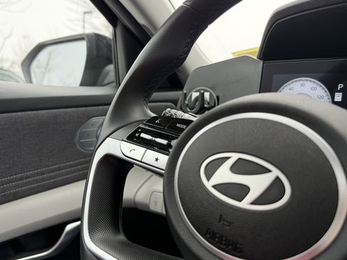 Used 2024 Hyundai Elantra Limited image 19