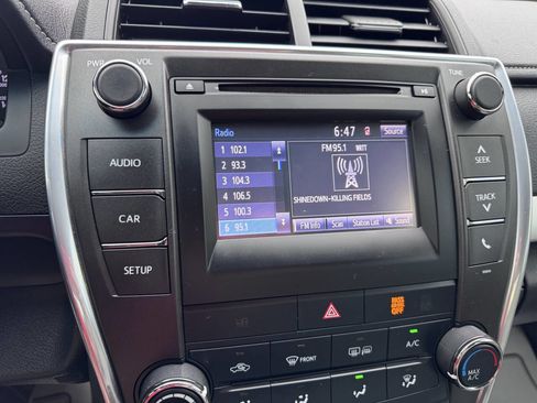 Used 2017 Toyota Camry SE image 24