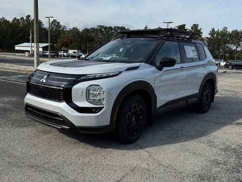 New 2026 Mitsubishi Outlander Trail Edition image 3