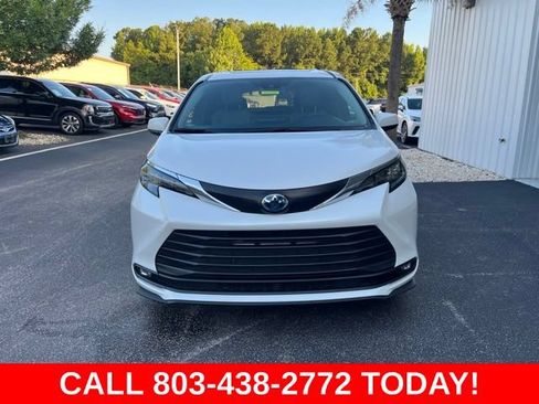 Used 2025 Toyota Sienna XLE FWD image 34