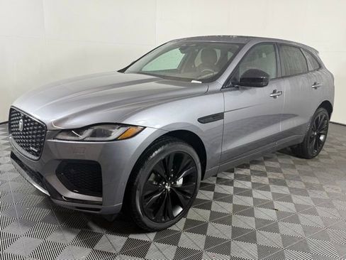 Used 2025 Jaguar F-PACE R-Dynamic S image 3