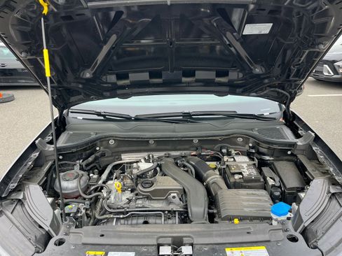 Used 2025 Volkswagen Taos SE image 32