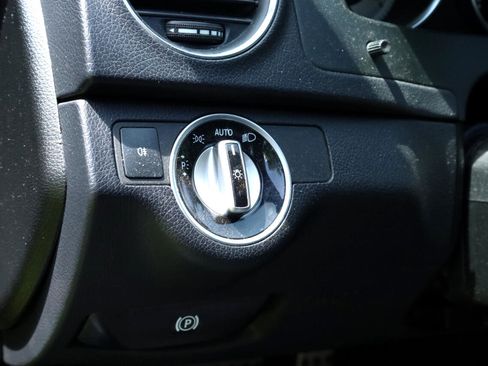 Used 2014 Mercedes-Benz C 250 Sedan image 16