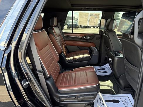 Used 2023 GMC Yukon Denali Ultimate w/ LPO, Floor Liner Package AWD/4WD image 11