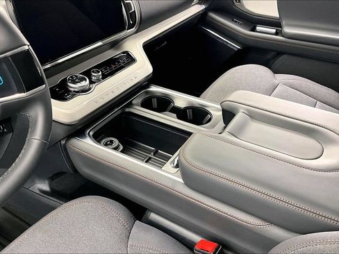 Certified 2025 Ford Expedition Active AWD/4WD image 15
