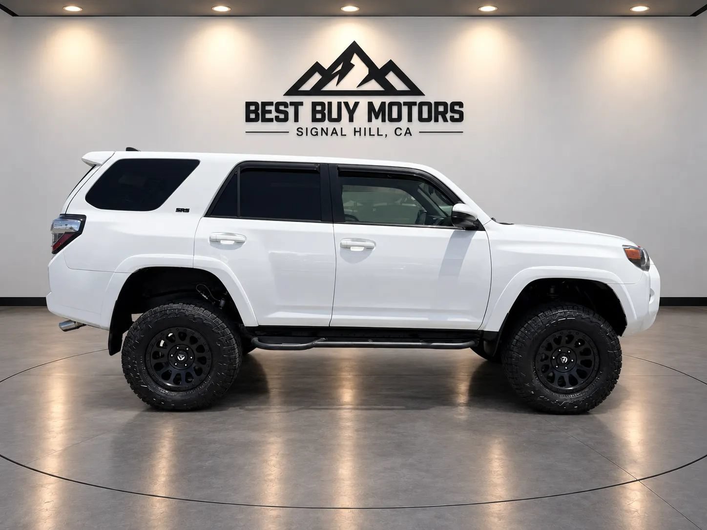 Used 2017 Toyota 4Runner SR5 AWD/4WD image 9