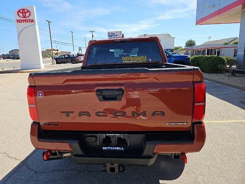 Certified 2025 Toyota Tacoma TRD Off-Road AWD/4WD image 3