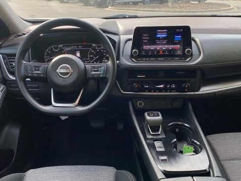 Used 2023 Nissan Rogue SV FWD image 8