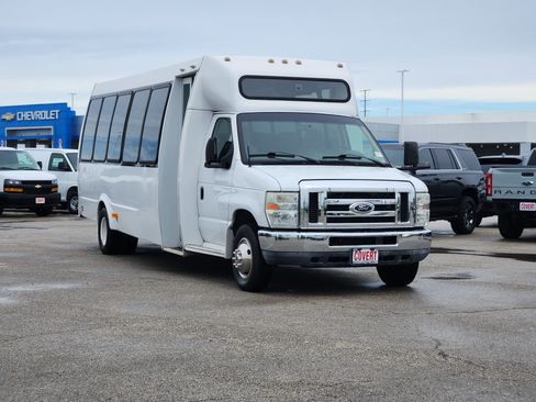 Used 2015 Ford E-450 and Econoline 450 Super Duty w/ Shuttle Bus Prep Package RWD image 3