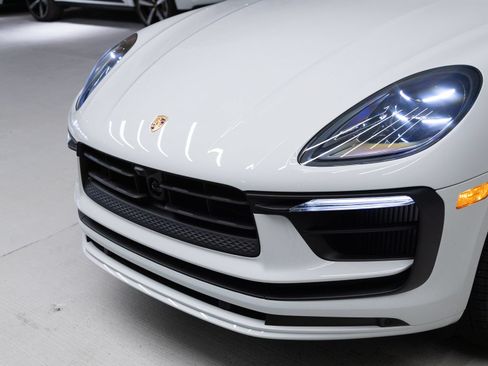 Certified 2026 Porsche Macan S AWD/4WD image 33