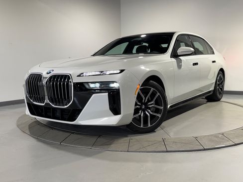Used 2023 BMW 760i xDrive w/ Executive Package AWD/4WD image 1