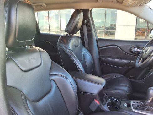 Used 2017 Jeep Cherokee Limited image 14