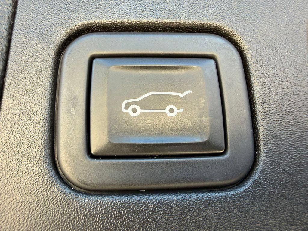 Used 2023 Cadillac XT5 Premium Luxury FWD image 15