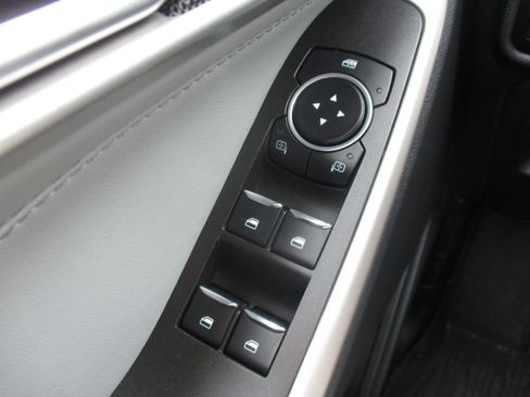 Used 2023 Ford Explorer XLT w/ Equipment Group 202A AWD/4WD image 36