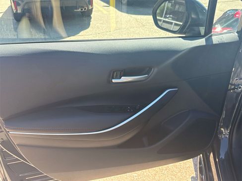 Used 2025 Toyota Corolla SE image 12