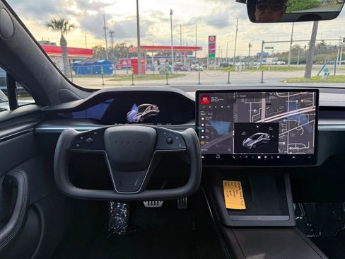 Used 2023 Tesla Model S Plaid image 22