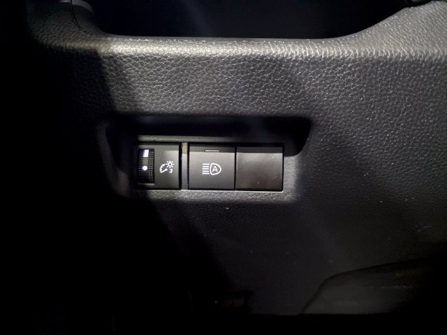 Used 2023 Toyota RAV4 LE AWD/4WD image 18
