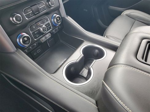 Used 2021 GMC Yukon XL SLT w/ SLT Premium Package image 20