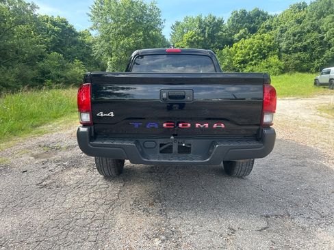 Used 2021 Toyota Tacoma SR AWD/4WD image 4