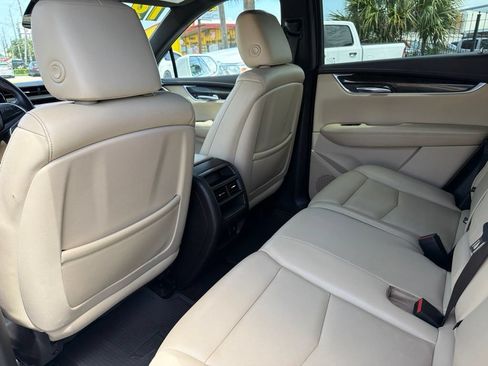 Used 2019 Cadillac XT5 FWD image 13