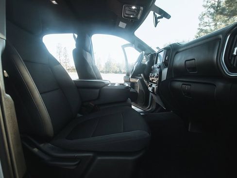 Used 2023 GMC Sierra 2500 SLE w/ SLE Convenience Package image 24