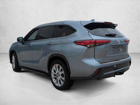Used 2022 Toyota Highlander Limited FWD image 7