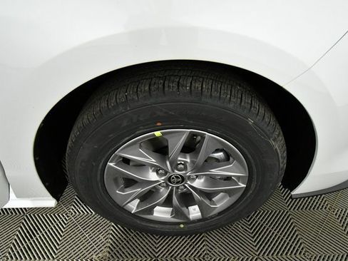 New 2026 Toyota Sienna XLE image 17