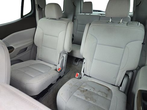 Used 2023 GMC Acadia SLE w/ Driver Convenience Package FWD image 23