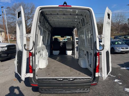 Used 2023 Mercedes-Benz Sprinter 2500 image 33