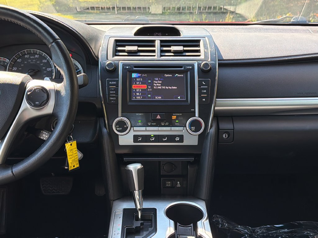 Used 2014 Toyota Camry SE FWD image 19