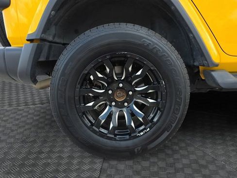 Used 2018 Jeep Wrangler Unlimited Sahara image 35