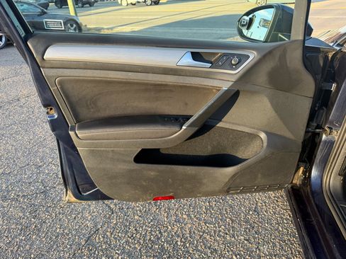 Used 2015 Volkswagen Golf TDI S image 15