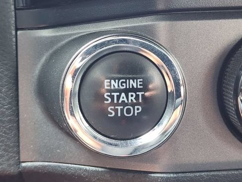 Used 2018 Toyota Tacoma TRD Off-Road AWD/4WD image 33
