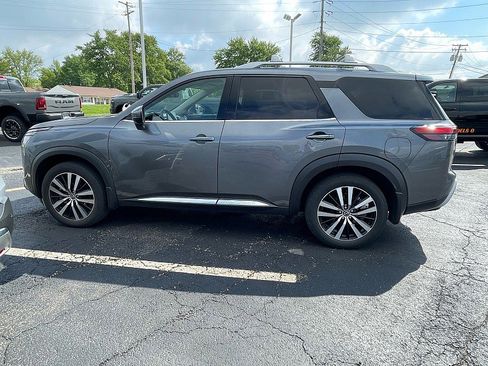 Used 2025 Nissan Pathfinder Platinum w/ Cargo Package FWD image 9