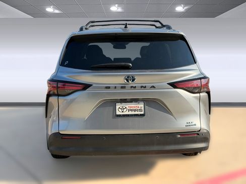 Used 2022 Toyota Sienna XLE image 10