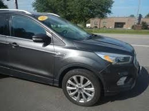Used 2017 Ford Escape Titanium FWD image 34