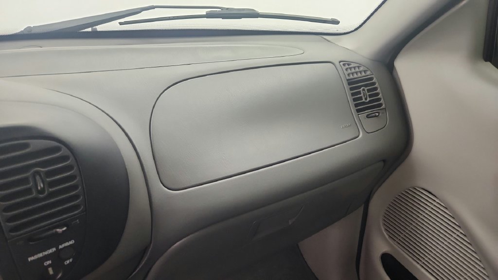 Used 2004 Ford F150 Lightning RWD image 42