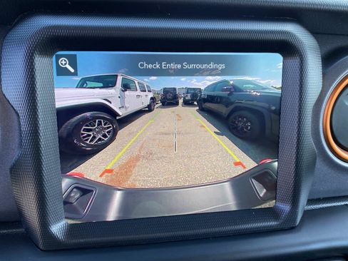 Certified 2022 Jeep Gladiator Mojave w/ LED Lighting Group AWD/4WD image 16