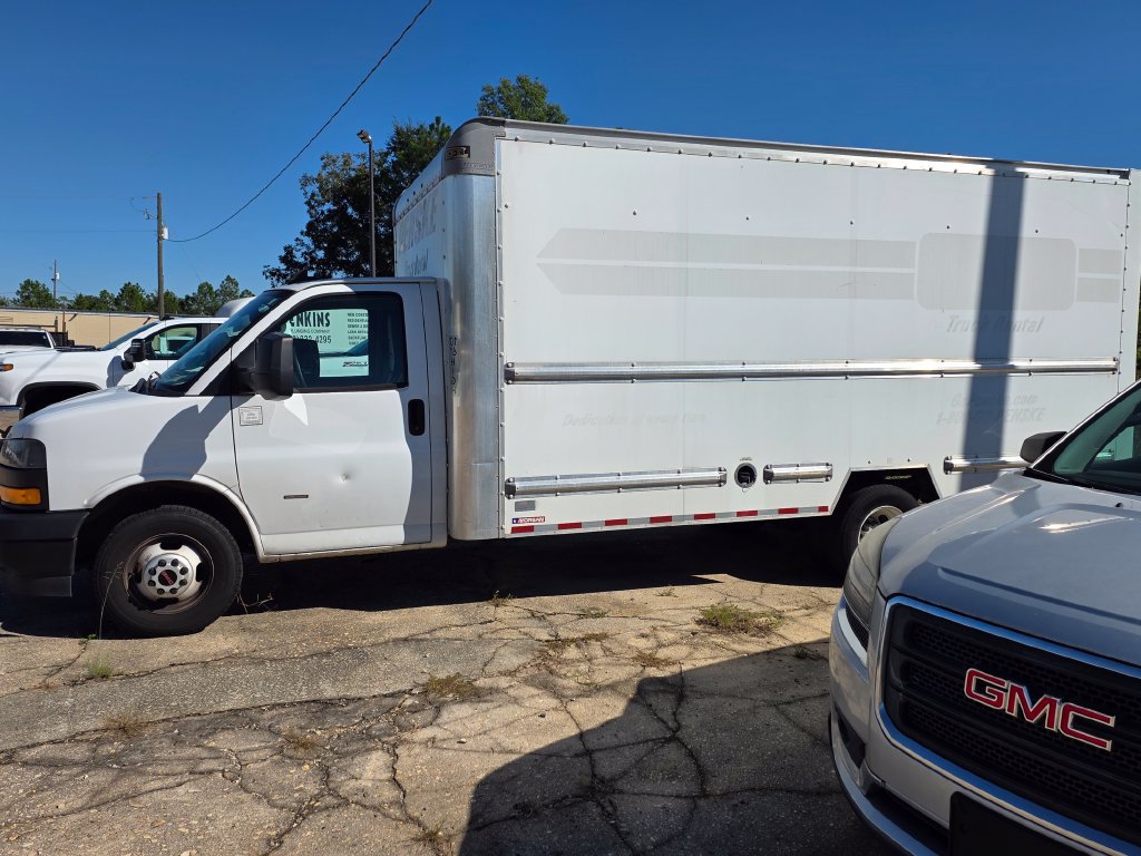 Used 2021 GMC Savana 3500 Extended w/ Power Convenience Package RWD image 2
