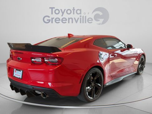 Used 2021 Chevrolet Camaro LT w/ Technology Package RWD image 6